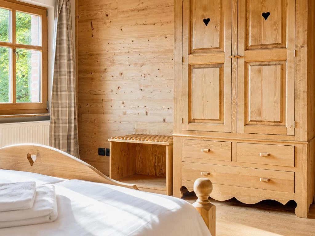 Schlafzimmer im Obergeschoss 1 – weitere Perspektive · Ferienhaus Alte Provinz