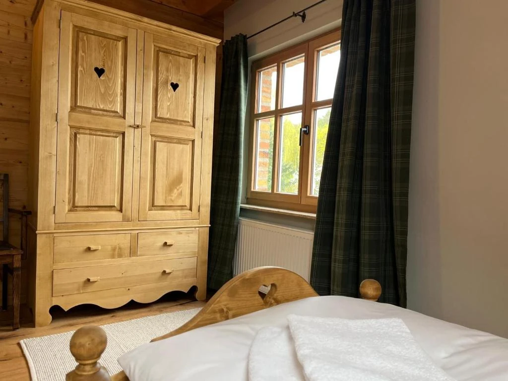 Schlafzimmer im Obergeschoss 3 – weitere Perspektive · Ferienhaus Alte Provinz