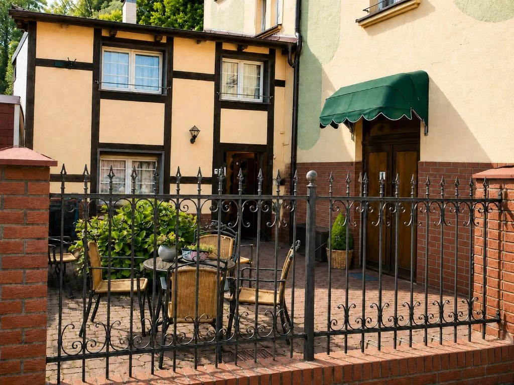 Gebäudeansicht · Der grüne Fürst · Ferienwohnung 2