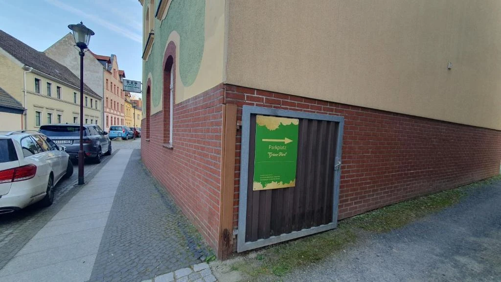 Parkplatz Einfahrt · Der grüne Fürst · Ferienwohnung 2