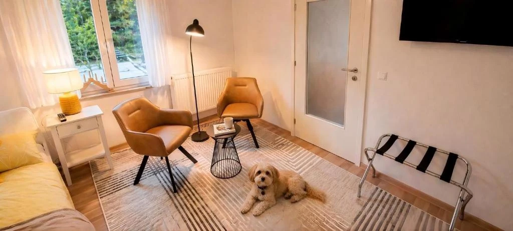 Schlafzimmer 2 – weitere Perspektive · Der grüne Fürst · Ferienwohnung 2