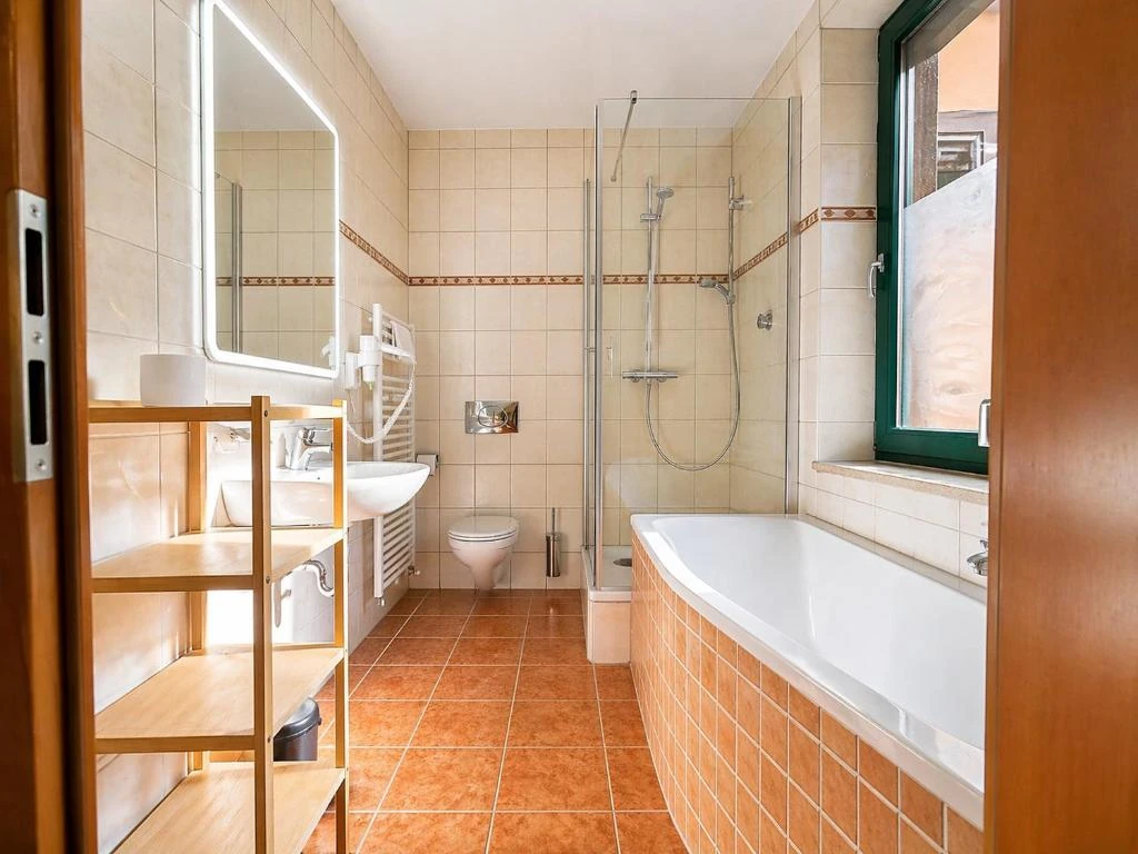 Badezimmer im Erdgeschoss · Der grüne Fürst · Ferienwohnung Hinterhaus